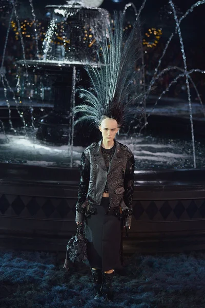 Look 18